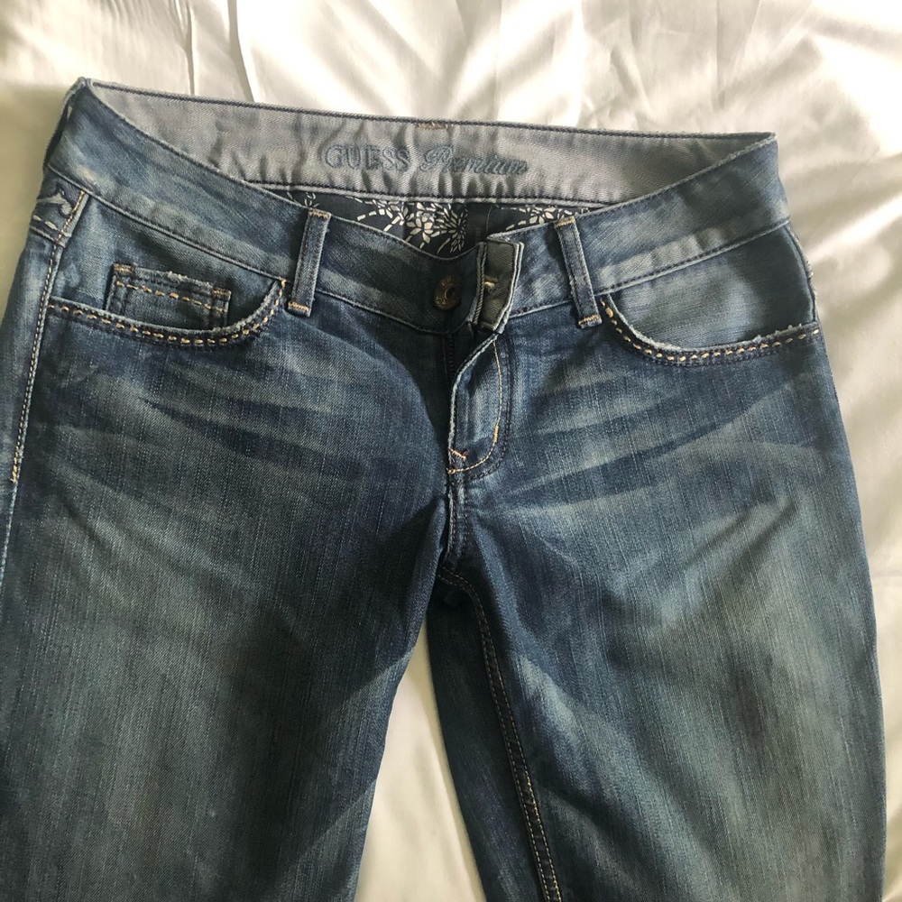 GUESS Premium - Picture 4 of 7